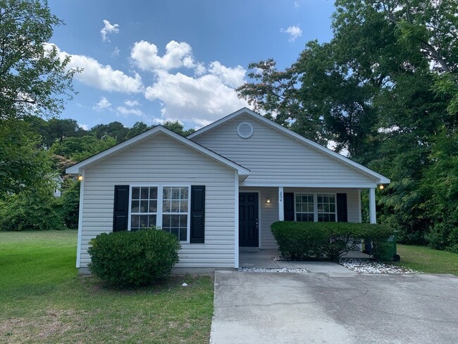 Photo - 3 BD, 2 BA House: Freshly Painted + New Flooring + Available Now!