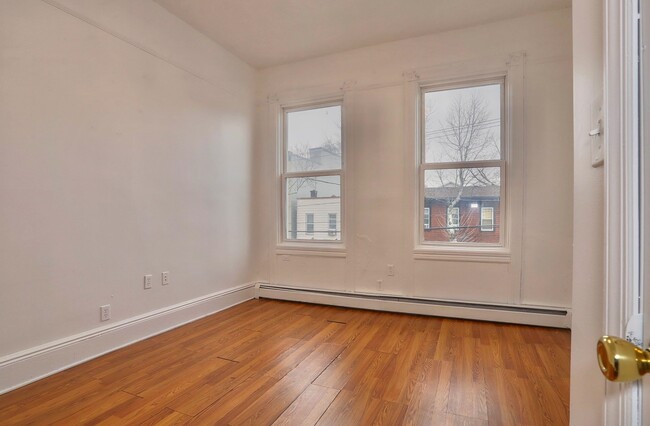 Building Photo - 119 Zabriskie St