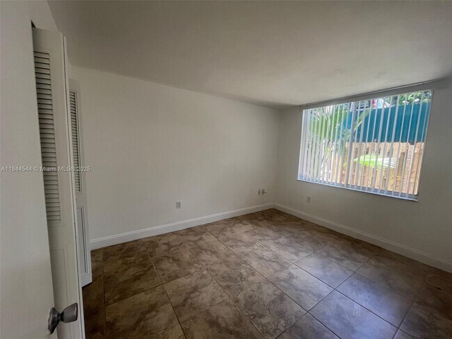 Foto del edificio - 1720 NW N River Dr