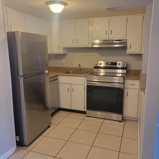 Foto del edificio - Available Now!  Rent Reduced! Sandy Cove c...
