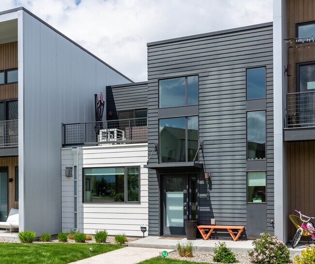 Building Photo - Natural Light Galore!