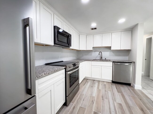 Building Photo - 592 American Legion Hwy