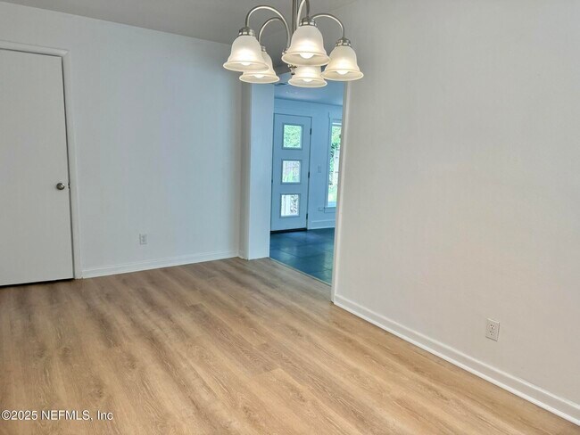 Building Photo - 3859 Via De La Reina