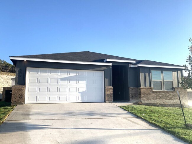 Building Photo - Gorgeous Home - with Convenient Location