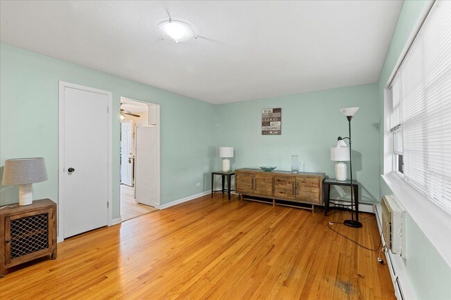 Foto del edificio - 1725 Howard Ave