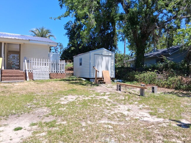 Foto del edificio - 2 Bedroom/1 Bath Home on the water