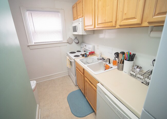 Building Photo - Grid House for Rent- 2 blocks to campus