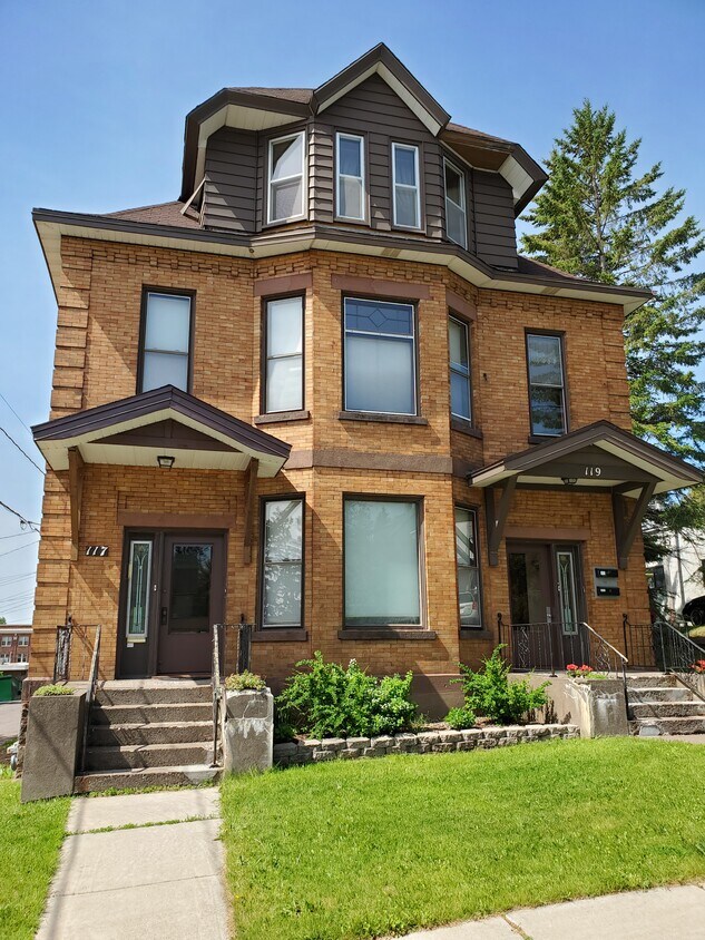 Primary Photo - 117 N 15th Ave E