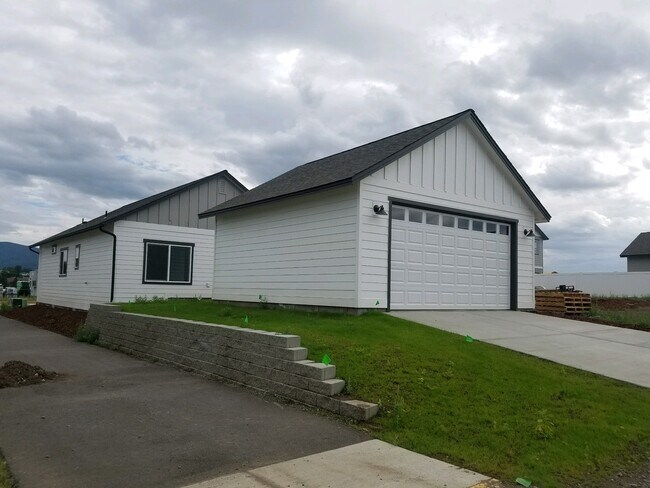 Building Photo - 12065 W Moorfield Ave