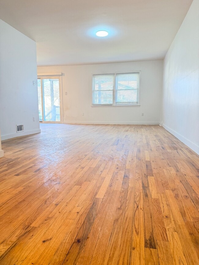 Building Photo - 15-75-75 208th Pl