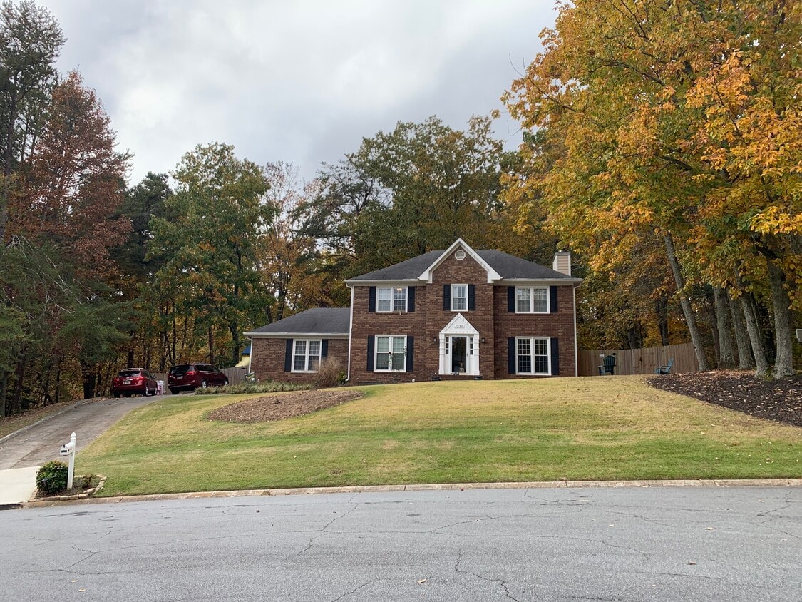 Front of House from Cul-De-Sac - 1930 Oak Ridge Ct