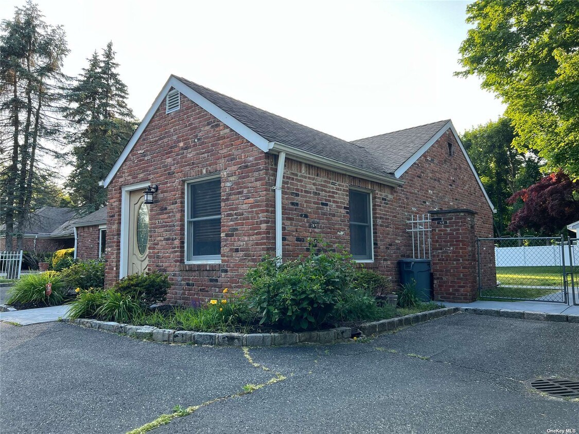 Foto principal - 61 Lawrence Hill Rd