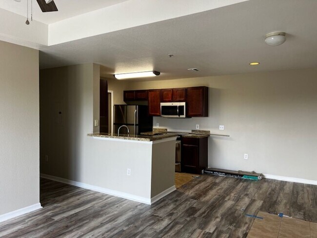 Building Photo - 2/2 Condo in great location