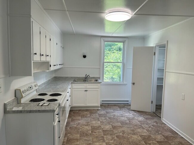 106B - Kitchen - 106 Park St