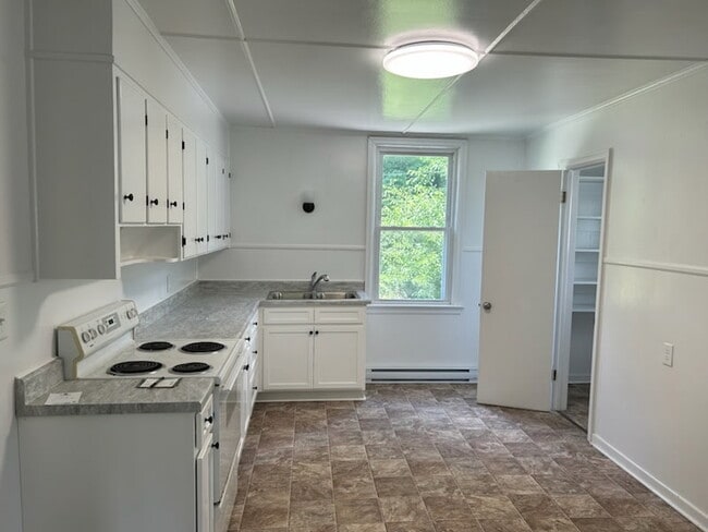 106B - Kitchen - 106 Park St