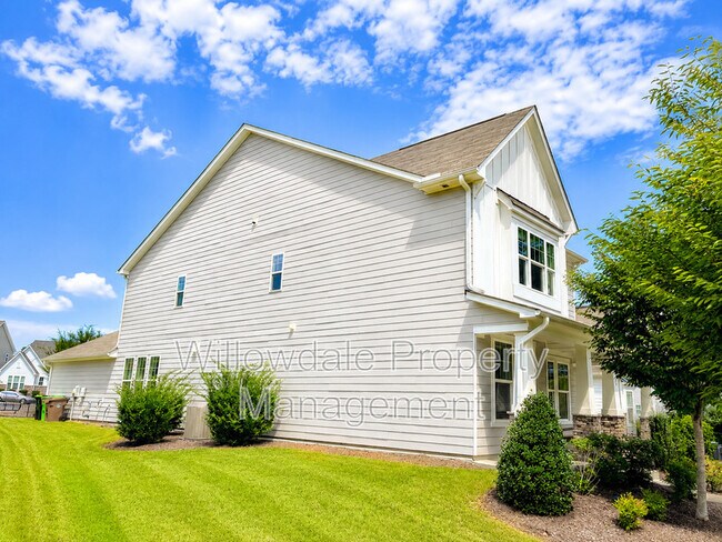 Foto del edificio - 208 Daisy Grove Ln