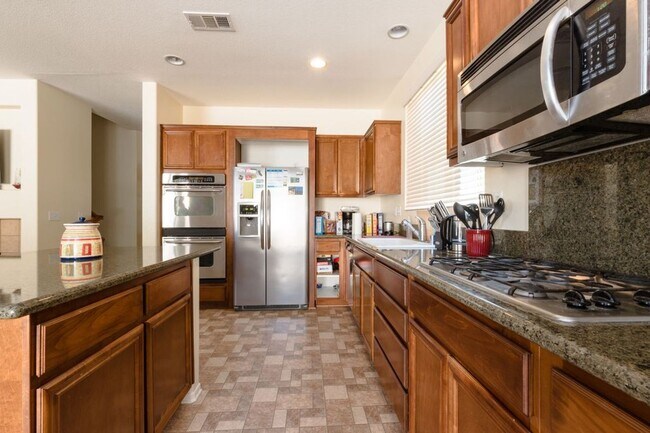 Foto del edificio - 4 Bed Home for Rent Palmdale CA 93551