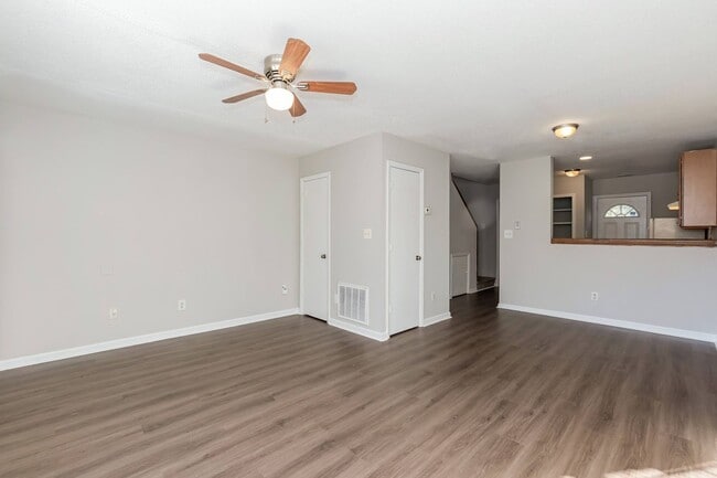 Building Photo - Two Bedroom Home!