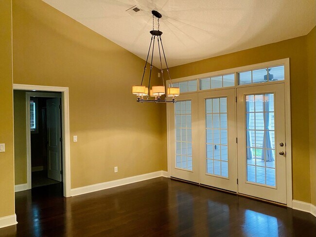 Foto del edificio - 3/2 with Garage in Great Neighborhood, $23...