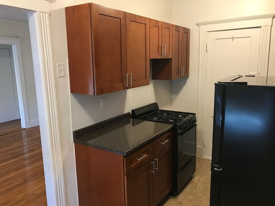 Avl NOW No Fee! Sunny, renovated Studio w/updated kitchen! - Avl NOW No Fee! Sunny, renovated Studio w/updated kitchen!