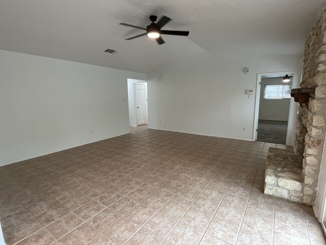 Spacious living room - 6411 Earlyway Dr