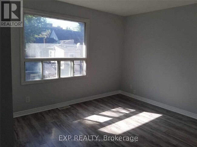 Building Photo - 33 Mitchell Ave