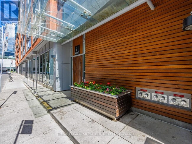 Building Photo - 21-1021 Nelson St
