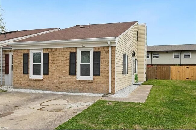 Building Photo - 566 Peregrine St