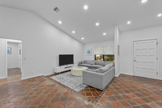 Building Photo - 6362 Pine Jog Ave