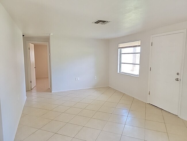 Foto del edificio - 1051 Saxon Ln