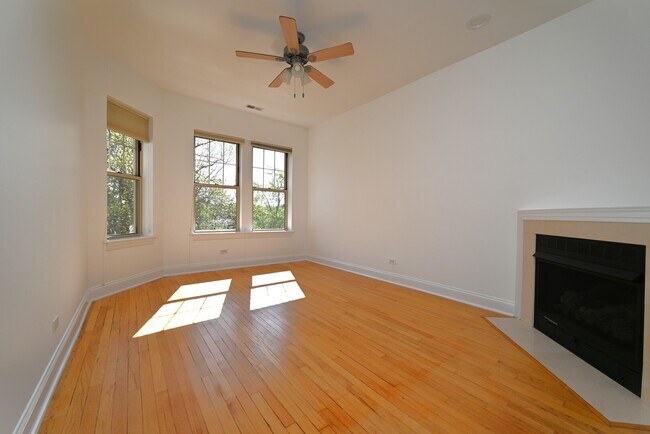 Foto del edificio - 7404 N Oakley Ave