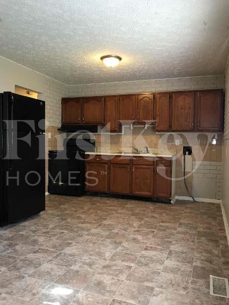 Building Photo - 6039 Penway St