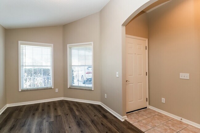 Building Photo - 8646 Persea Ct