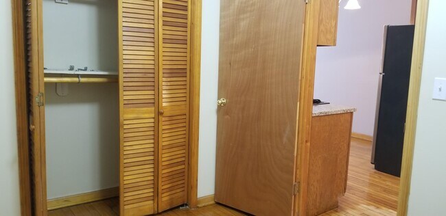 Foto del edificio - 2361 N Lister Ave