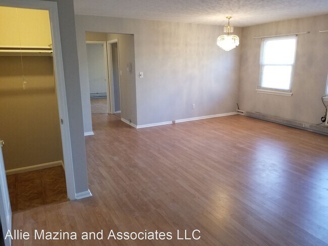 Building Photo - 2 br, 1 bath House - 13789 Cedar Rd. Unit 300