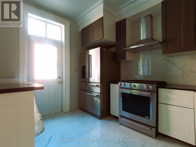 Building Photo - 460-460 Rue Wilbrod St