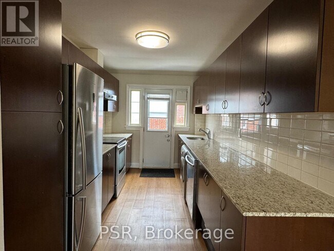 Photo du bâtiment - 5-25 Airdrie Rd