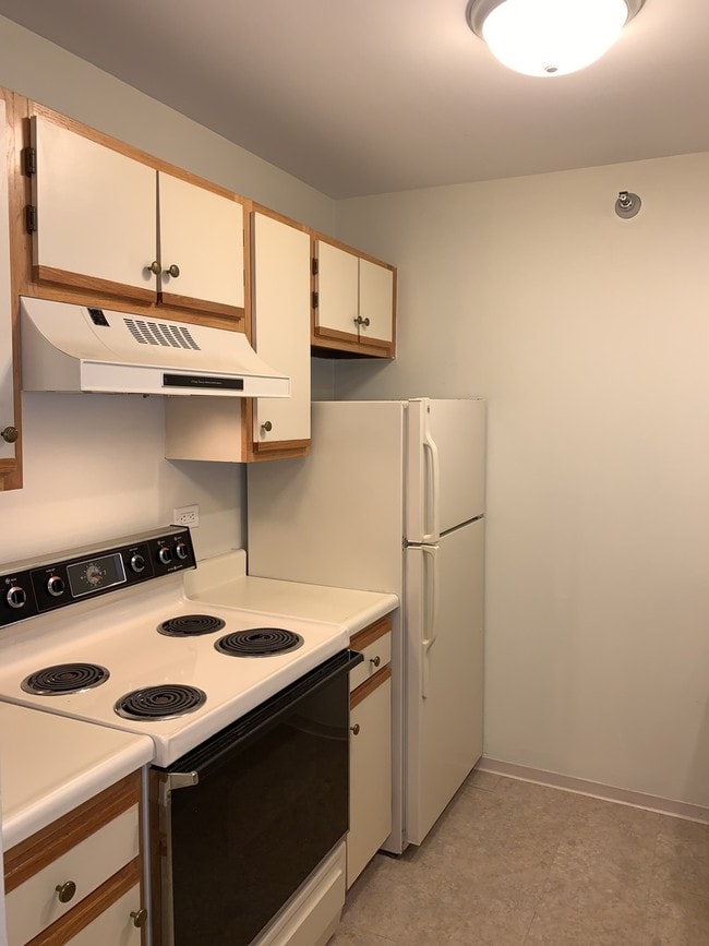 Building Photo - 212 Glengarry Dr