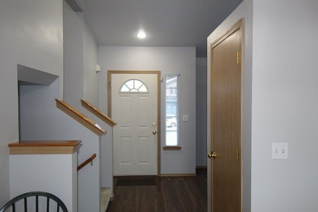 Building Photo - 6222 83rd Pl NE