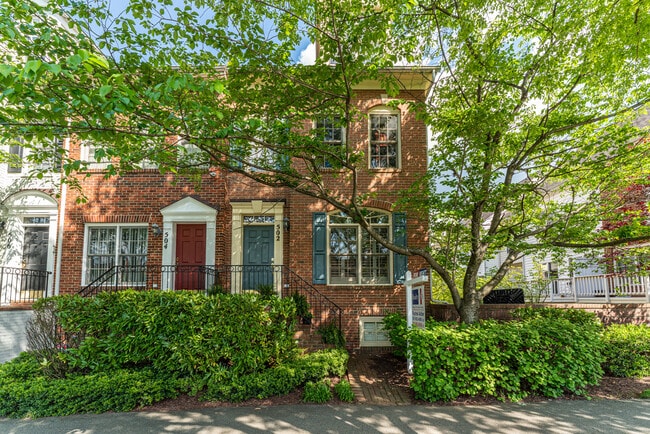 Building Photo - 502 Fallsgrove Dr