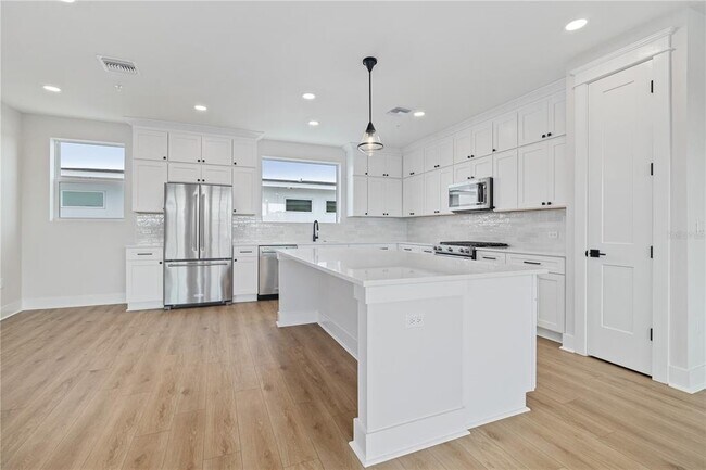 Building Photo - 13 29th Ave N