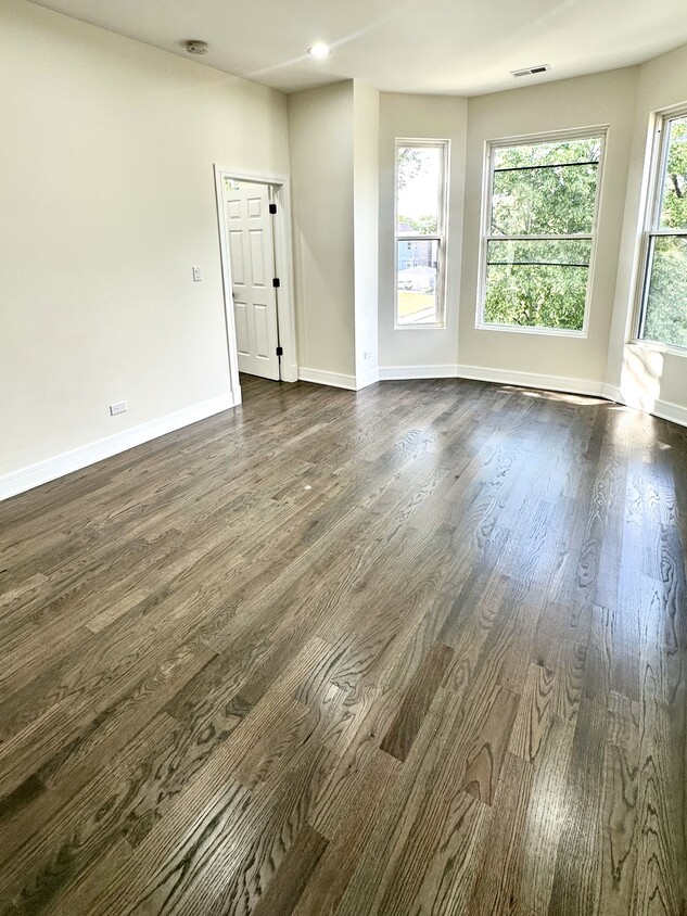 Primary Photo - 603 E Bowen Ave