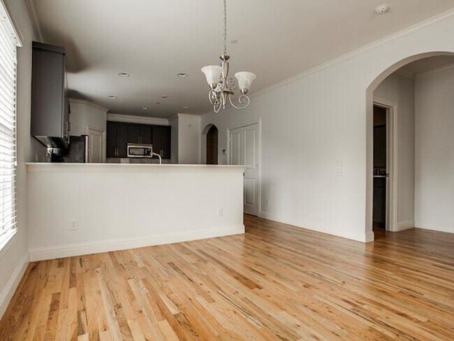Foto del edificio - 3449 Rosedale Ave
