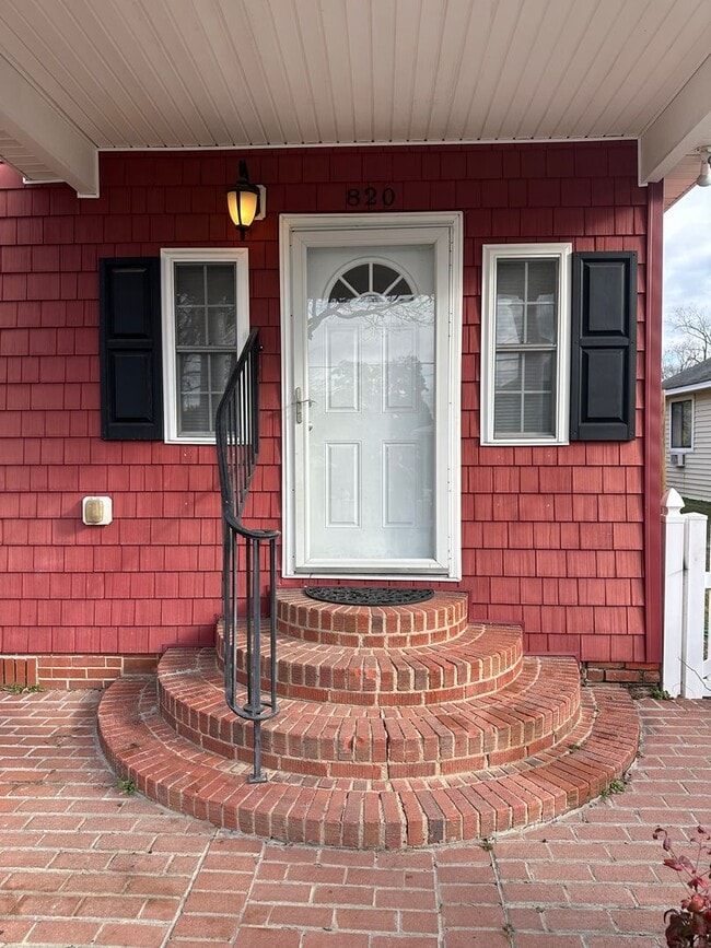 Building Photo - 2 Bed 2 Bath Fully Furnished Home