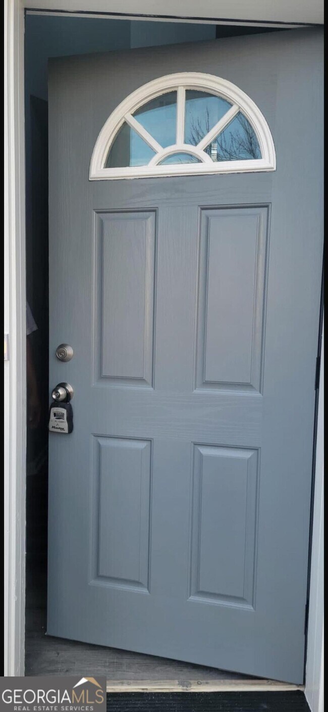 Foto del edificio - 5496 Village Trace