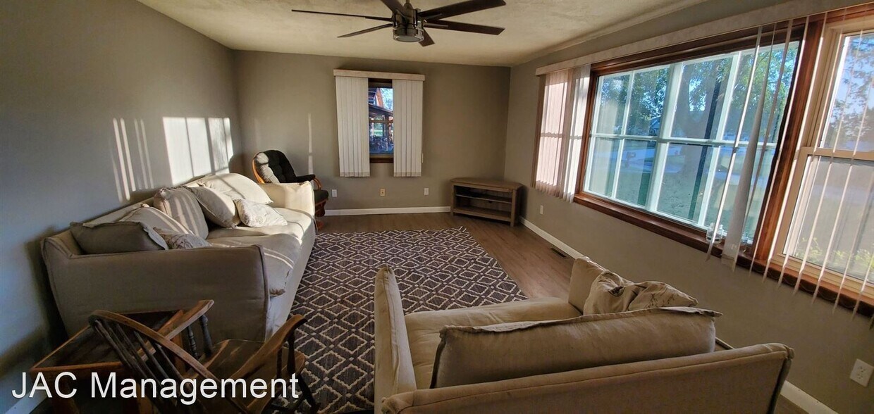 Primary Photo - 3 br, 1.5 bath House - 1010 Paramount Drive