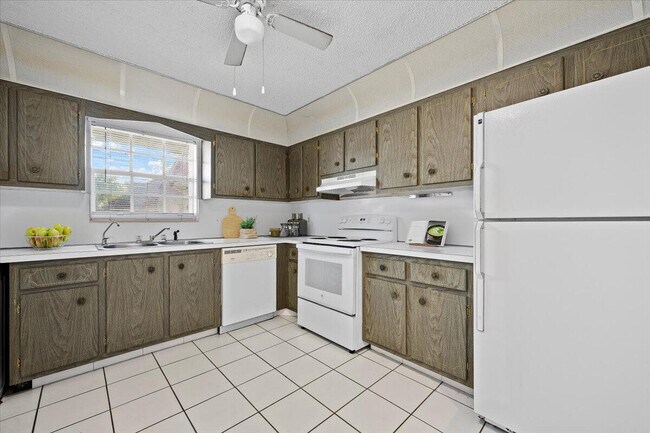 Foto del edificio - 102 Amherst Ln