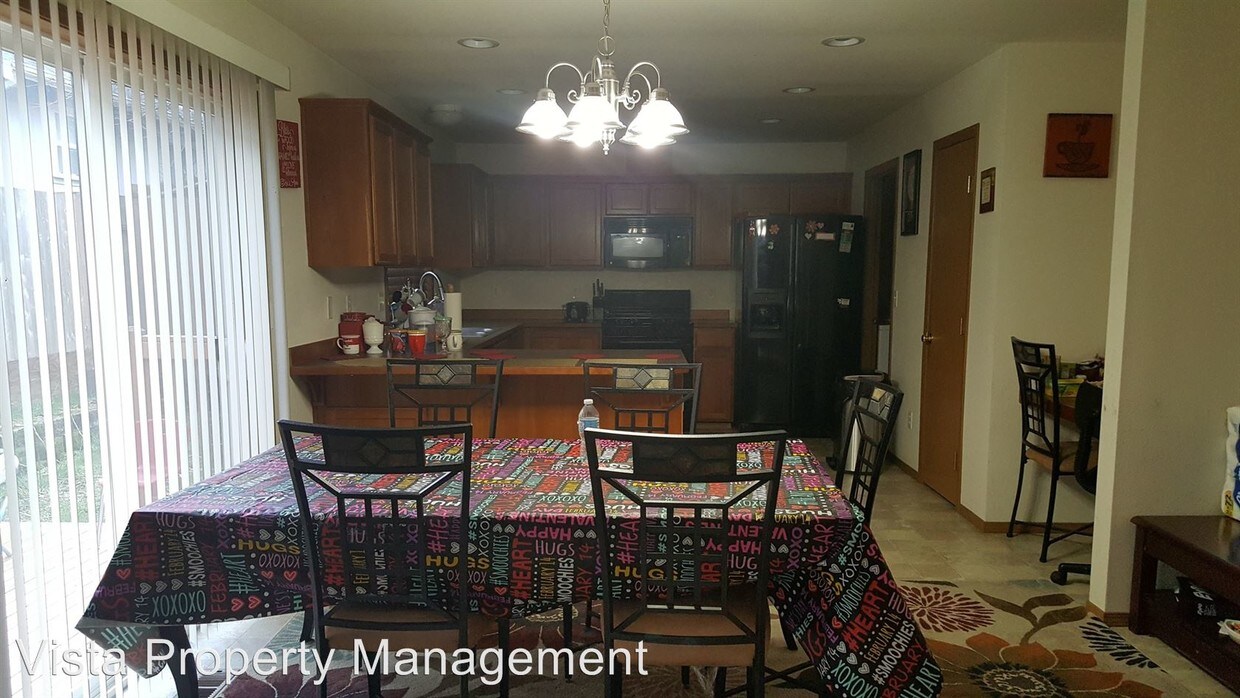 Building Photo - 4 br, 2.5 bath House - 1607 201st St. E