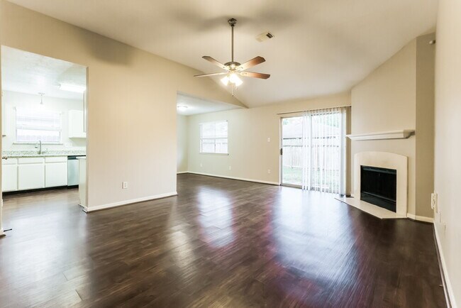 Building Photo - 28906 Loddington St