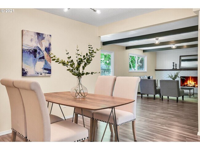 Building Photo - Beautiful 3-bdr/2-bath ranch in Argay Terrace—2 living areas, 2-car garage, & large, fenced yard!